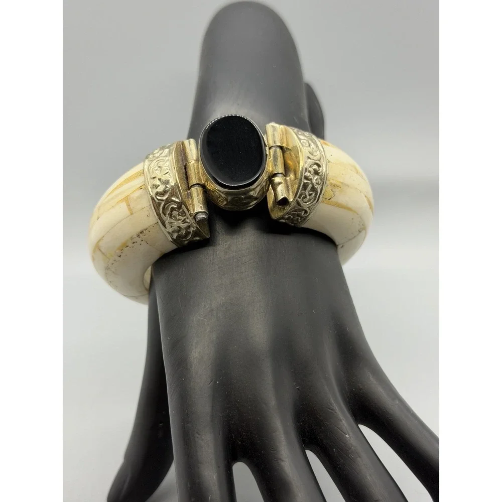 Hinged‎ Cuff Bracelet Black Stone Cabochon Gold Tone Statement Sz 7 Bone Look